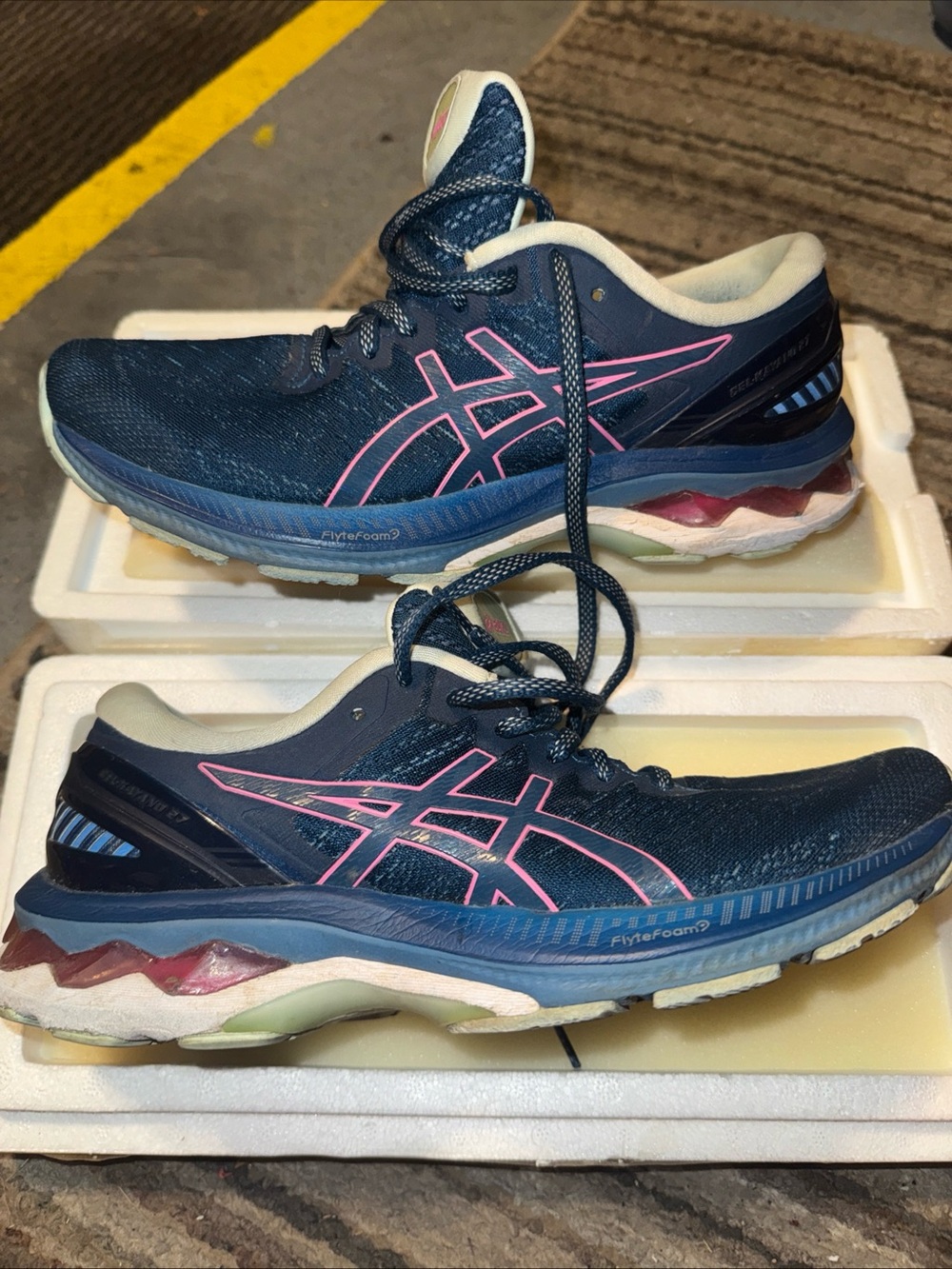 ASICS Good Condition, used some, see pictures. Make an offer! Size 7.5